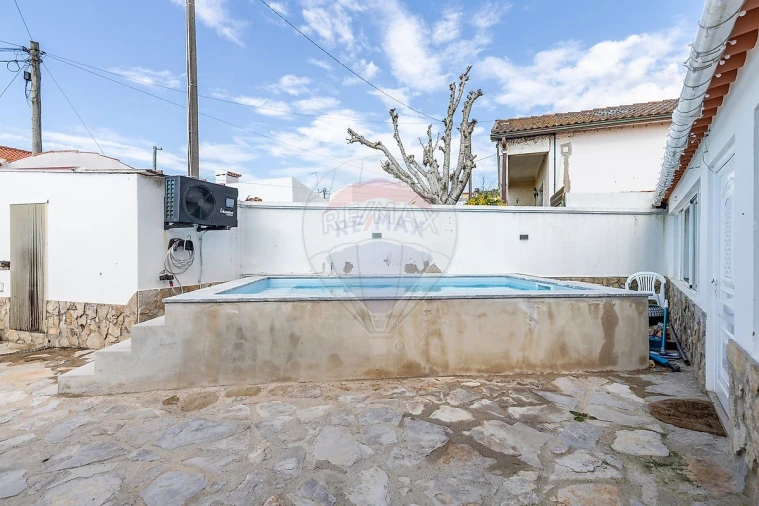 Moradia T4 para Venda em Maxial e Monte Redondo Foto 33