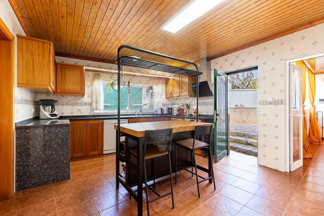 Moradia T4 para Venda em Maxial e Monte Redondo Foto 11