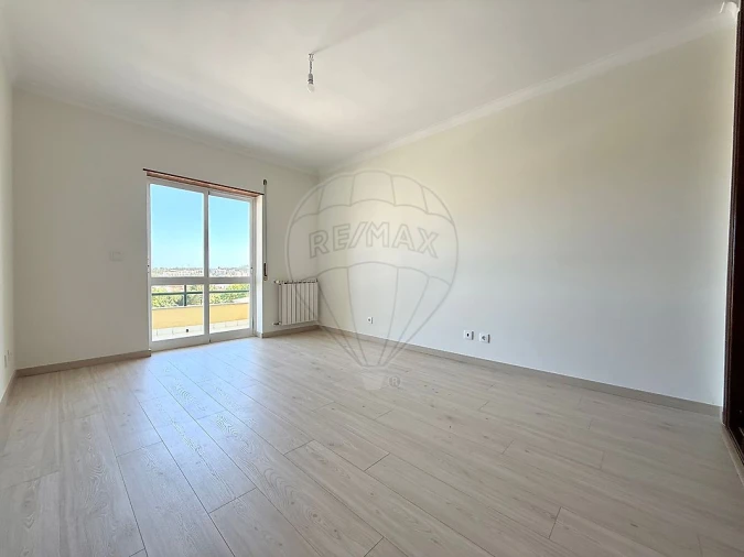 Apartamento T2 para Arrendamento em Santa Maria, São Pedro e Matacães Foto 9