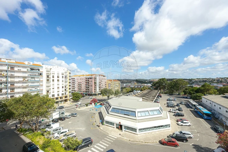Apartamento T2 para Arrendamento em Santa Maria, São Pedro e Matacães Foto 15