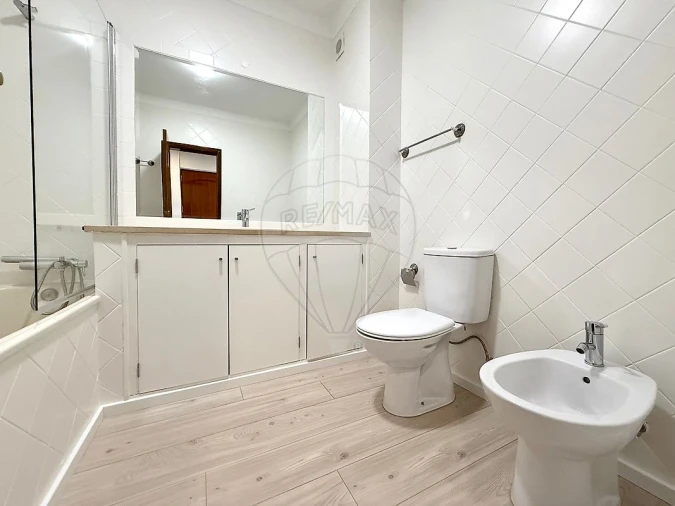 Apartamento T2 para Arrendamento em Santa Maria, São Pedro e Matacães Foto 6