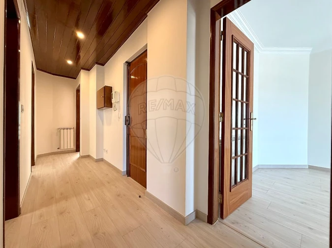 Apartamento T2 para Arrendamento em Santa Maria, São Pedro e Matacães Foto 13