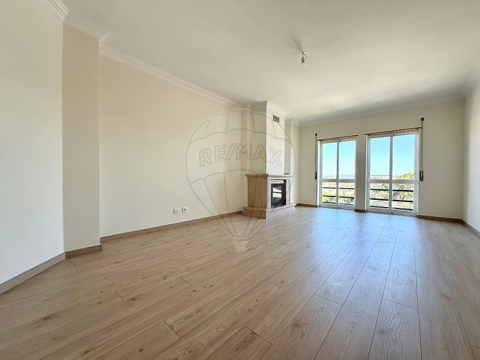 Apartamento T2 para Arrendamento em Santa Maria, São Pedro e Matacães Foto 2