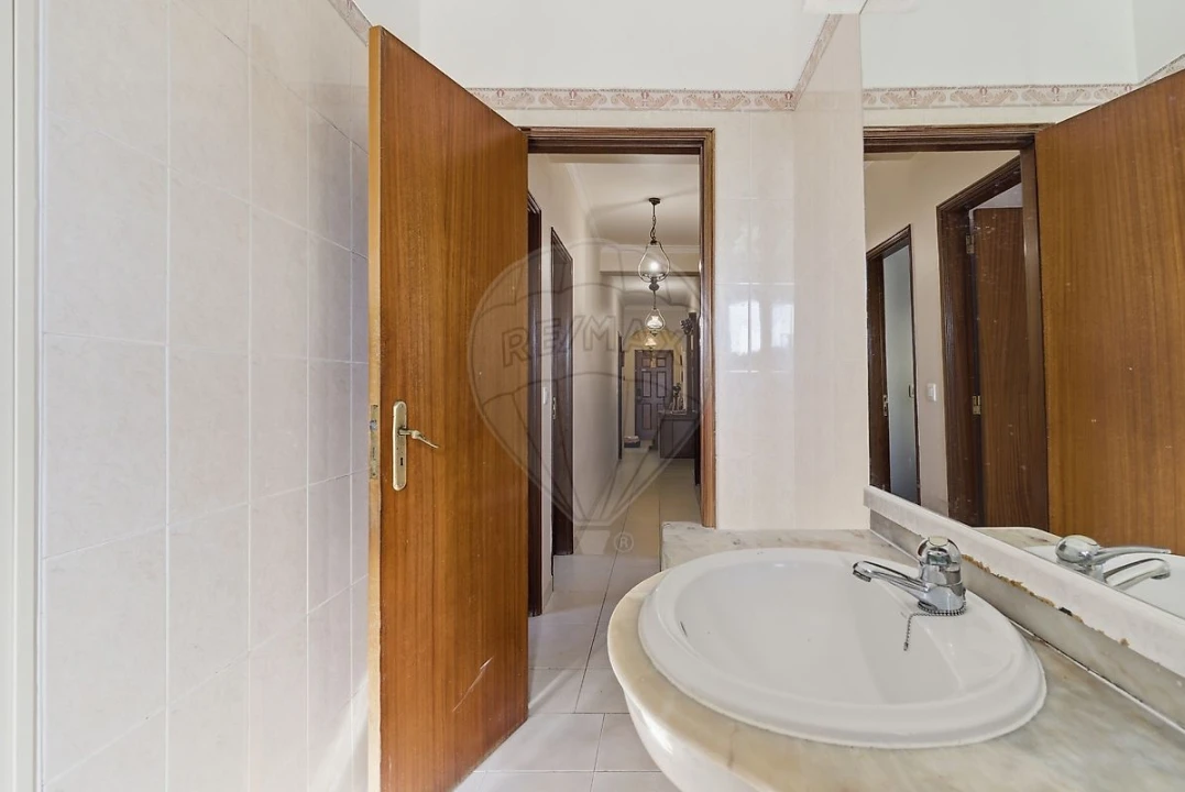 Apartamento T2 para Venda em Santa Maria, São Pedro e Matacães Foto 8