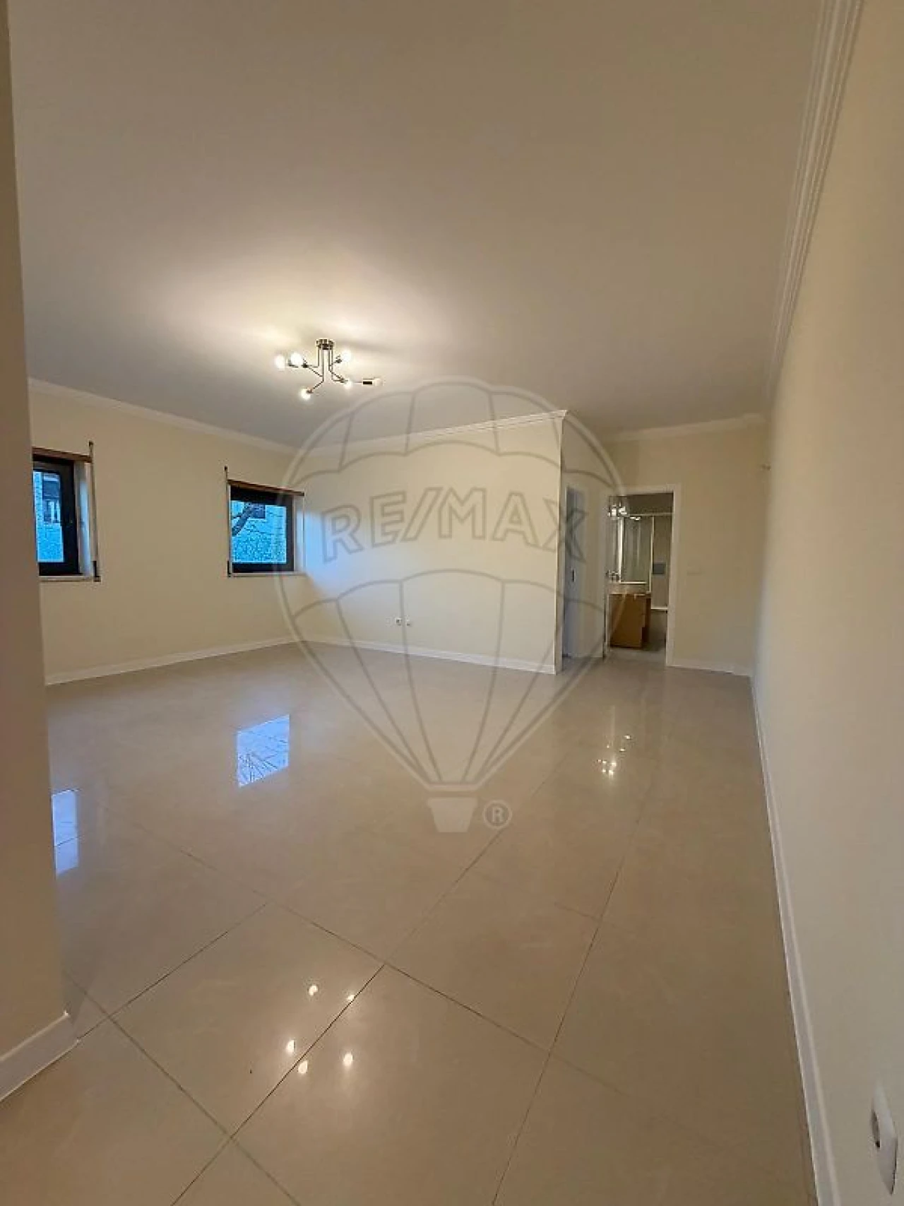 Apartamento T1 para Arrendamento em Santa Maria, São Pedro e Matacães Foto 1