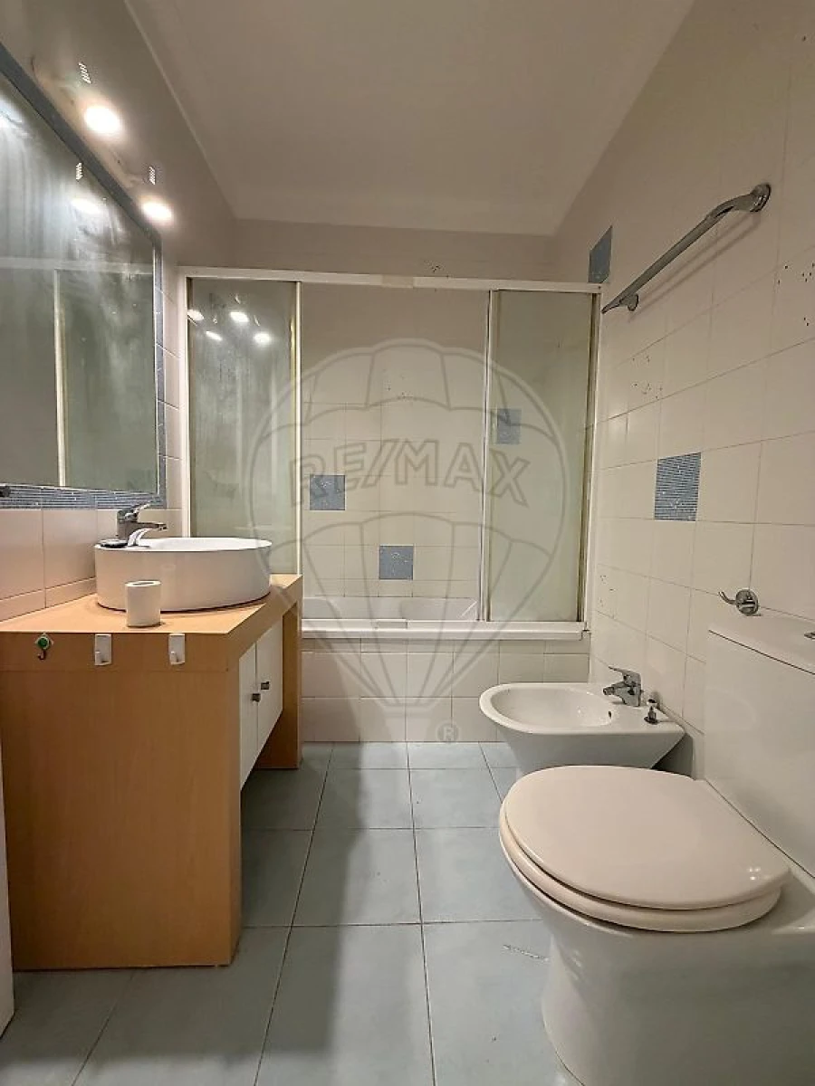 Apartamento T1 para Arrendamento em Santa Maria, São Pedro e Matacães Foto 5