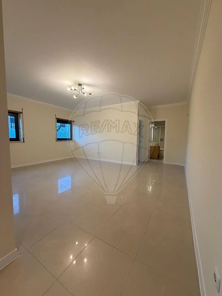 Apartamento T1 para Arrendamento em Santa Maria, São Pedro e Matacães