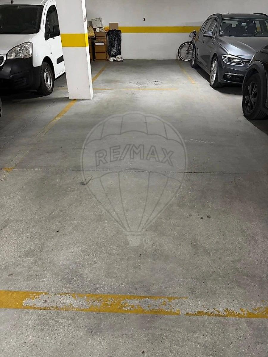 Apartamento T1 para Arrendamento em Santa Maria, São Pedro e Matacães Foto 8