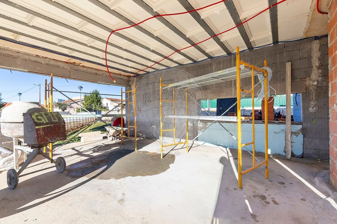 Moradia T4 para Venda em Bucelas Foto 3