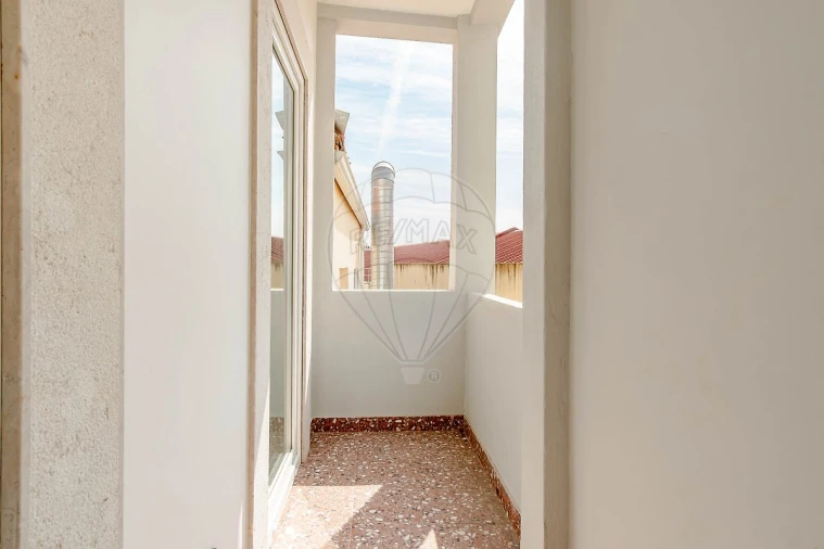 Apartamento T1 para Venda em Santa Maria Maior Foto 4