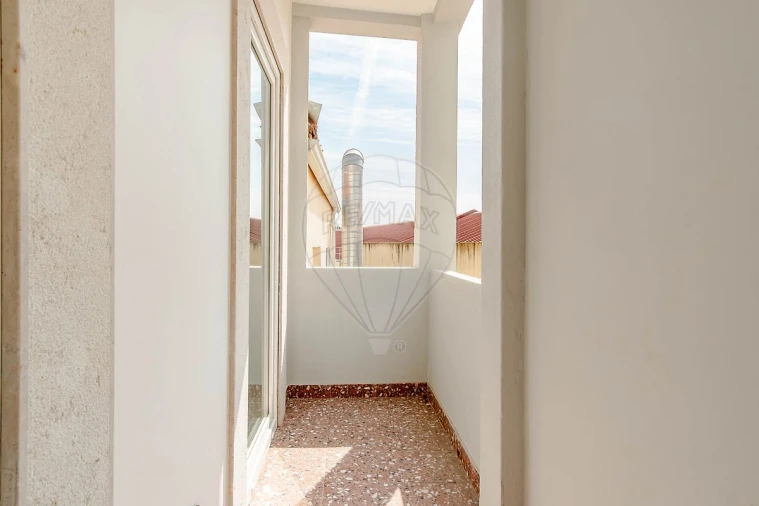 Apartamento T1 para Venda em Santa Maria Maior Foto 29