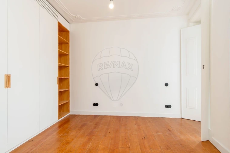 Apartamento T1 para Venda em Santa Maria Maior Foto 3