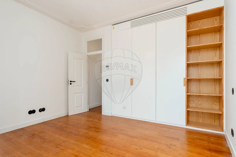 Apartamento T1 para Venda em Santa Maria Maior Foto 2