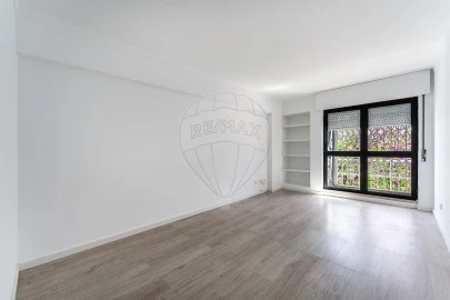 Apartamento T2 para Arrendamento em Olivais