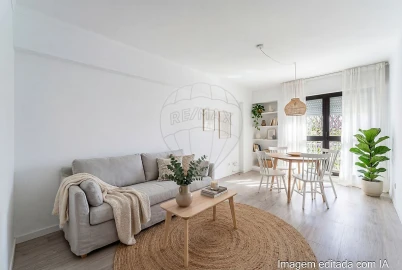 Apartamento T2 para Arrendamento em Olivais