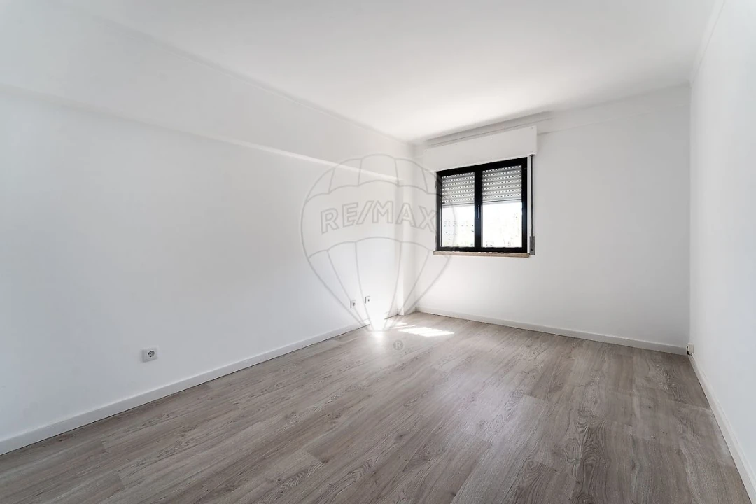 Apartamento T2 para Arrendamento em Olivais Foto 11
