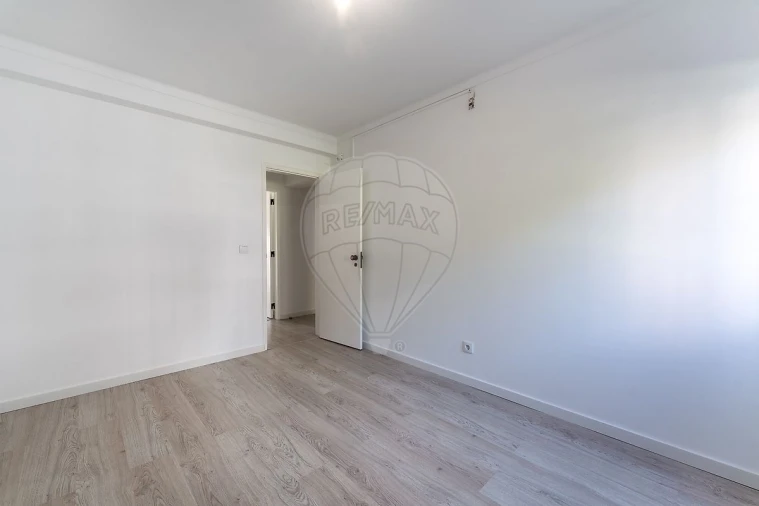 Apartamento T2 para Arrendamento em Olivais Foto 9
