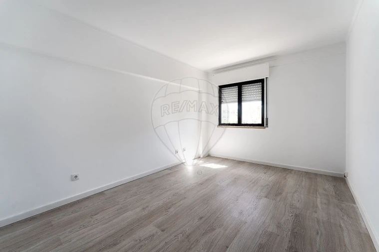 Apartamento T2 para Arrendamento em Olivais Foto 6