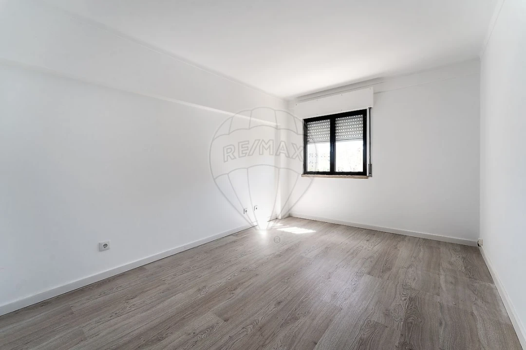 Apartamento T2 para Arrendamento em Olivais Foto 6
