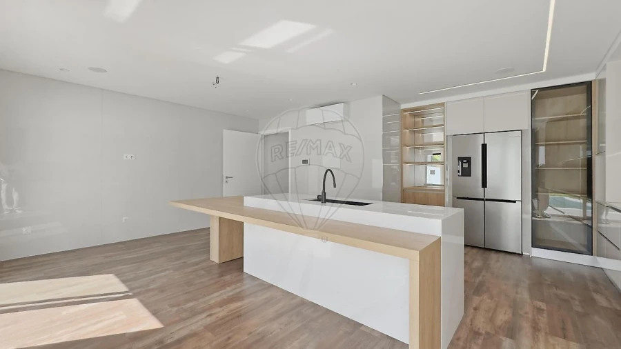 Moradia T5 para Venda em Santa Iria de Azoia, São João da Talha e Bobadela Foto 4