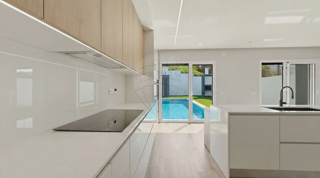 Moradia T5 para Venda em Santa Iria de Azoia, São João da Talha e Bobadela Foto 2