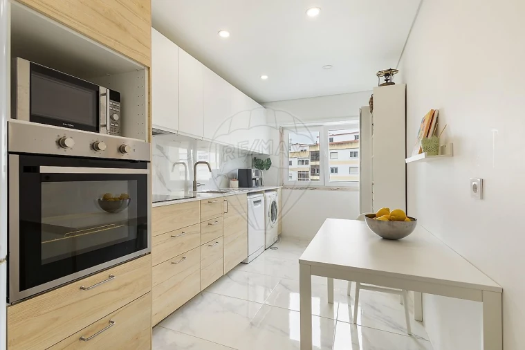 Apartamento T2 para Venda em Queluz e Belas Foto 7