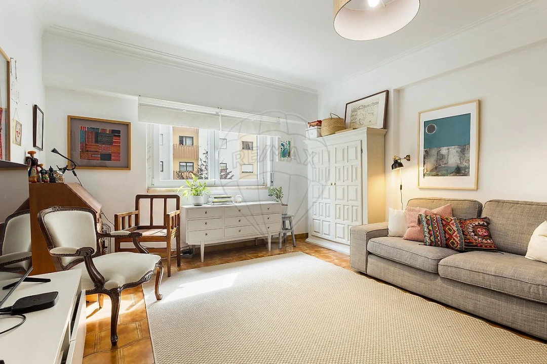 Apartamento T2 para Venda em Queluz e Belas Foto 4