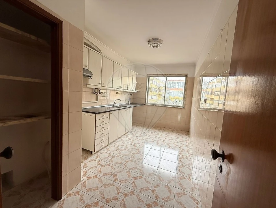 Apartamento T2 para Arrendamento em Odivelas Foto 7