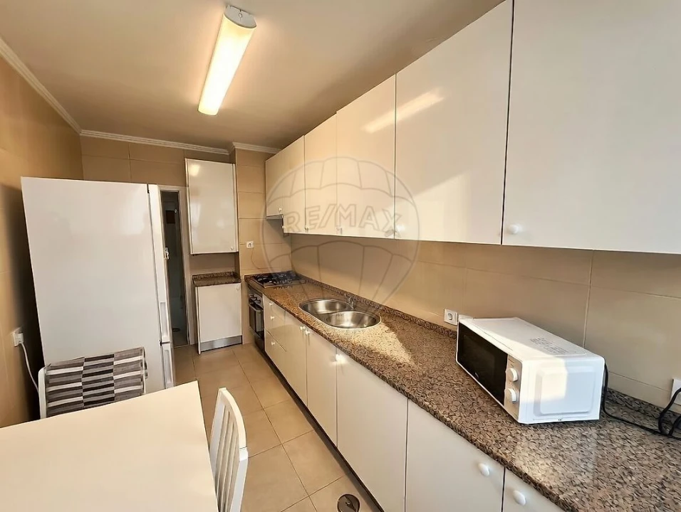 Apartamento T3 para Arrendamento em Encosta do Sol Foto 11