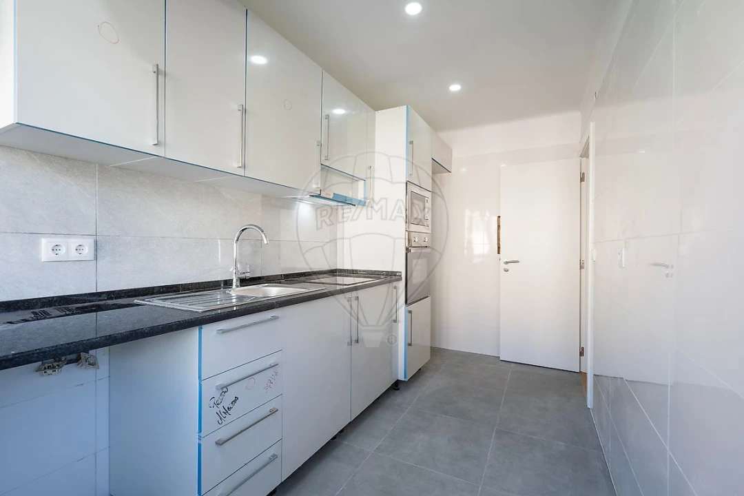 Apartamento T2 para Arrendamento em Venteira Foto 12