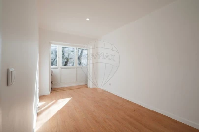 Apartamento T2 para Arrendamento em Venteira