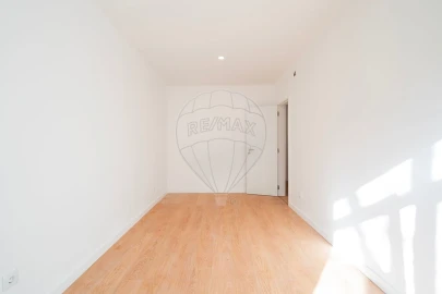 Apartamento T2 para Arrendamento em Venteira