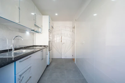 Apartamento T2 para Arrendamento em Venteira