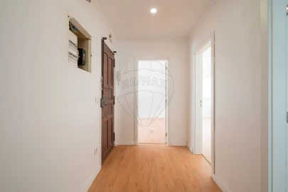 Apartamento T2 para Arrendamento em Venteira