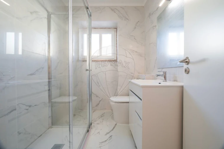 Apartamento T2 para Arrendamento em Venteira Foto 7