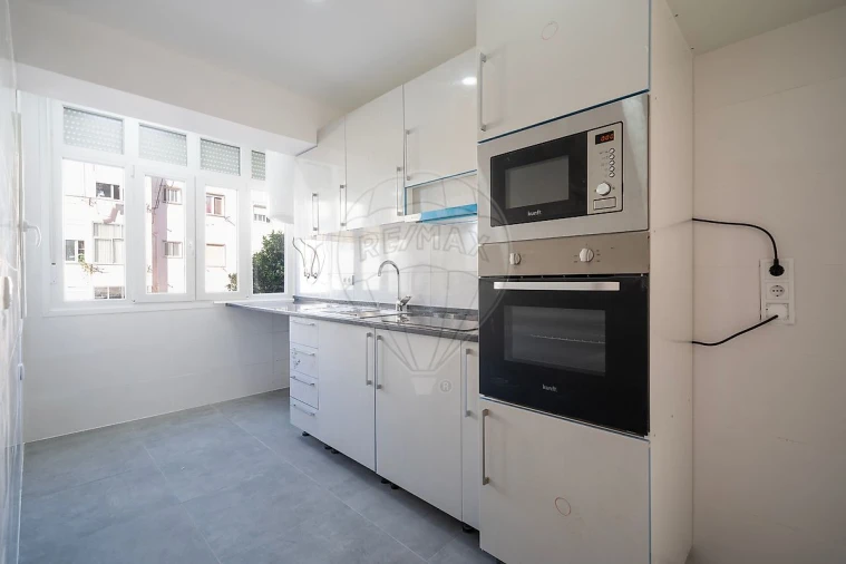 Apartamento T2 para Arrendamento em Venteira Foto 8