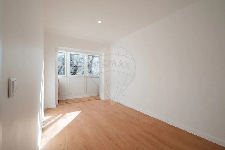 Apartamento T2 para Arrendamento em Venteira Foto 6