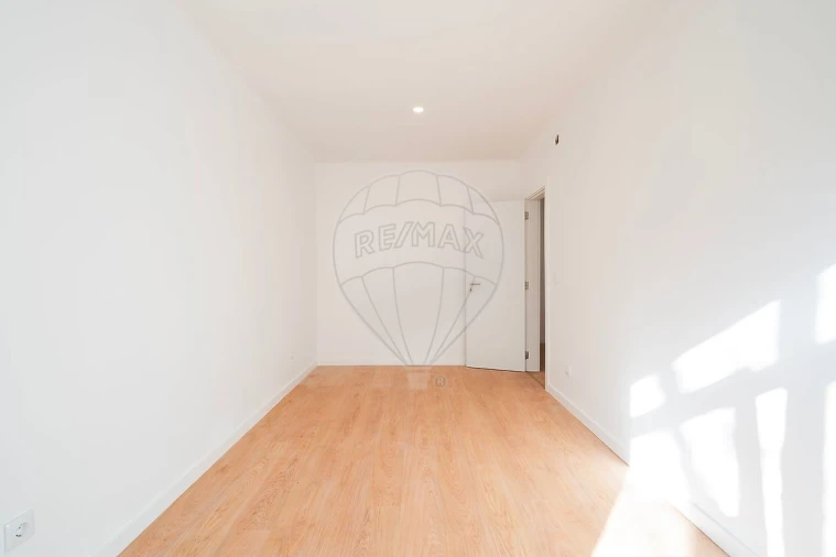 Apartamento T2 para Arrendamento em Venteira