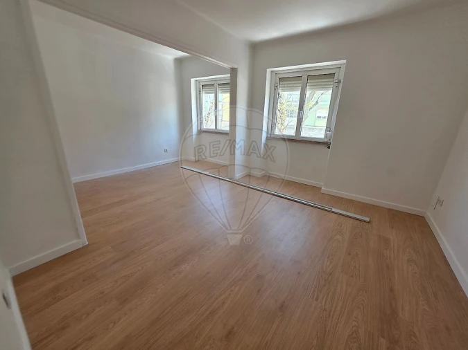 Apartamento T2 para Arrendamento em Venteira Foto 6