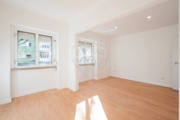 Apartamento T2 para Arrendamento em Venteira Foto 5