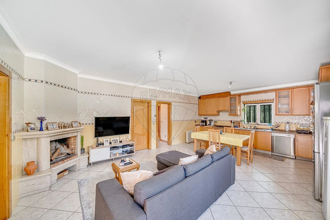 Moradia T4 para Venda em Fonte de Angeão e Covão do Lobo Foto 1