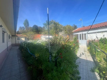 Moradia T4 para Venda em Anta e Guetim