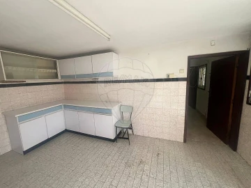 Moradia T4 para Venda em Anta e Guetim