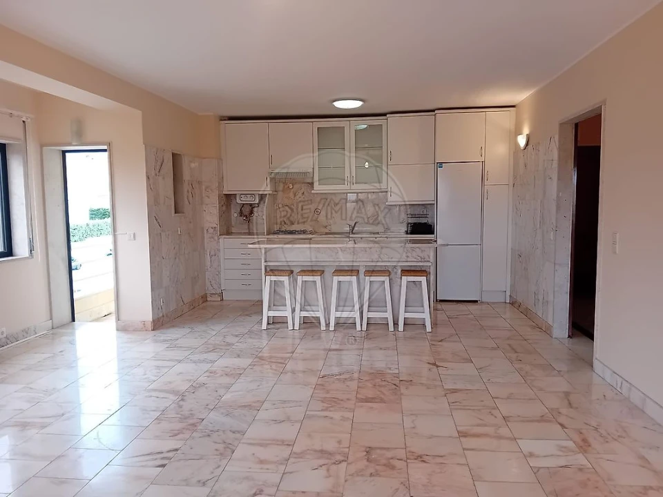 Apartamento T1 para Arrendamento em Gulpilhares e Valadares Foto 5