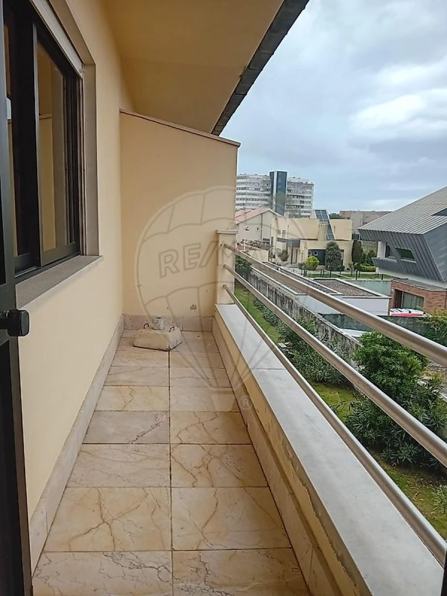 Apartamento T1 para Arrendamento em Gulpilhares e Valadares Foto 3