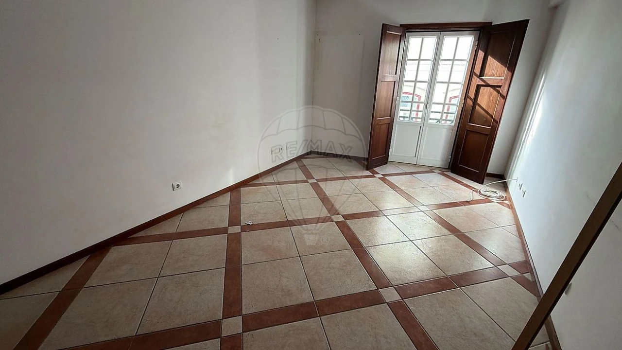 Apartamento T3 para Arrendamento em Abrantes (São Vicente e São João) e Alferrarede Foto 1