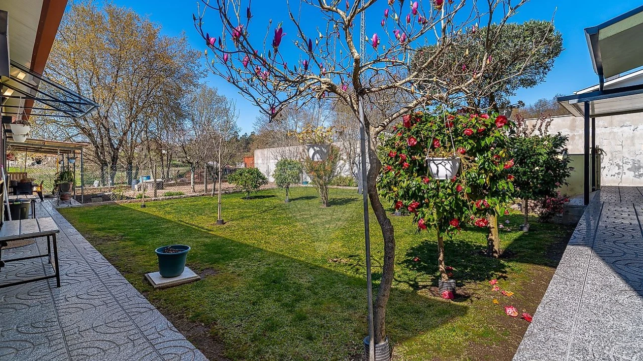 Moradia T4 para Venda em Lodares Foto 14