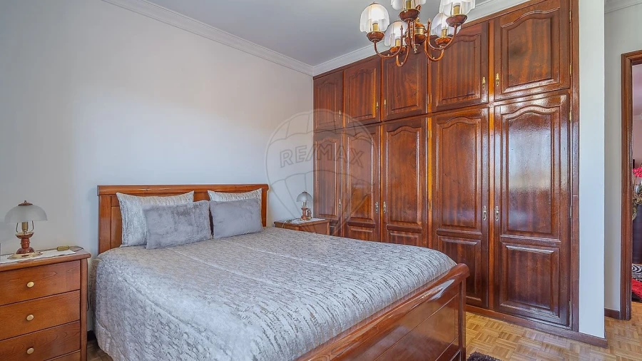 Moradia T4 para Venda em Lodares Foto 3