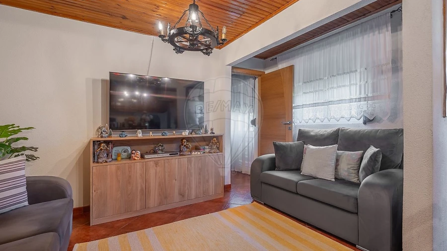 Moradia T4 para Venda em Lodares Foto 12