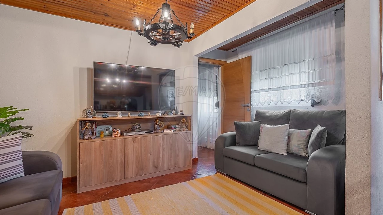 Moradia T4 para Venda em Lodares Foto 12